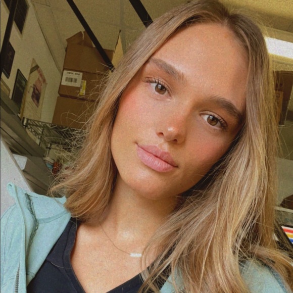 Meet your Posher, Cassidy - Picture 2 of 4